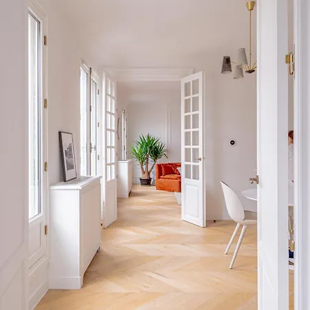 A Stunning 2-bed Haussmannian Flat - Balcony & Ac Lejlighed