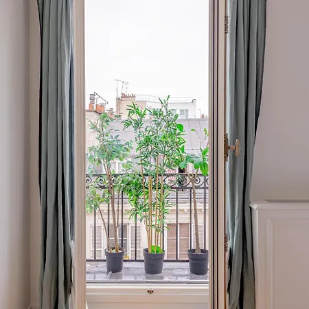 A Stunning 2-bed Haussmannian Flat - Balcony & Ac Lejlighed Paris