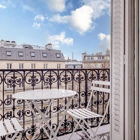 A Stunning 2-bed Haussmannian Flat - Balcony & Ac