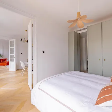 A Stunning 2-bed Haussmannian Flat - Balcony & Ac * Paris