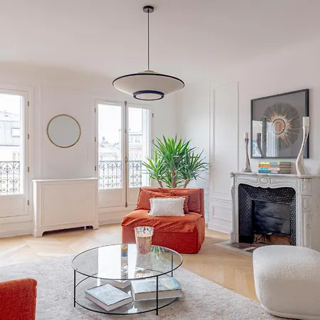 A Stunning 2-bed Haussmannian Flat - Balcony & Ac *