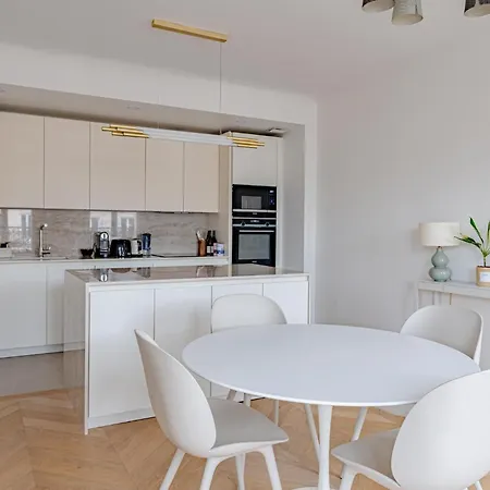 A Stunning 2-bed Haussmannian Flat - Balcony & Ac